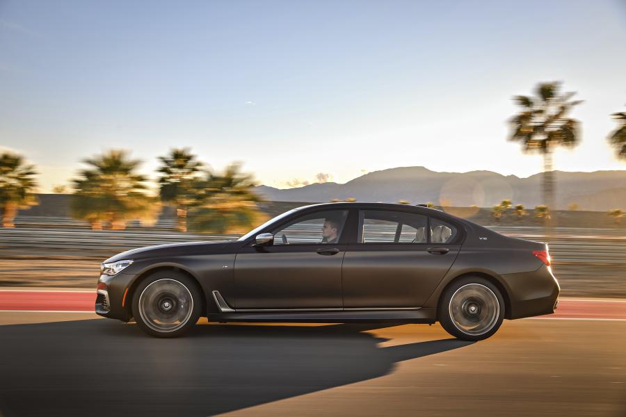  BMW M760i xDrive 2017 года  (NA) (фото 114 из 154)